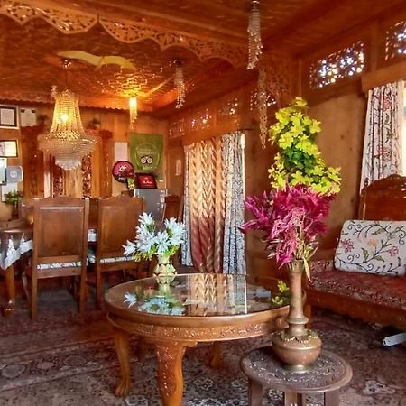 فندق Houseboat New Suzan Srīnagar المظهر الخارجي الصورة