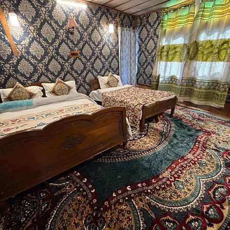 فندق Houseboat New Suzan Srīnagar المظهر الخارجي الصورة