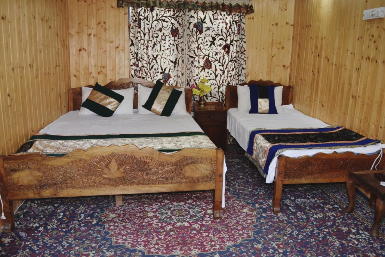 فندق Houseboat New Suzan Srīnagar المظهر الخارجي الصورة