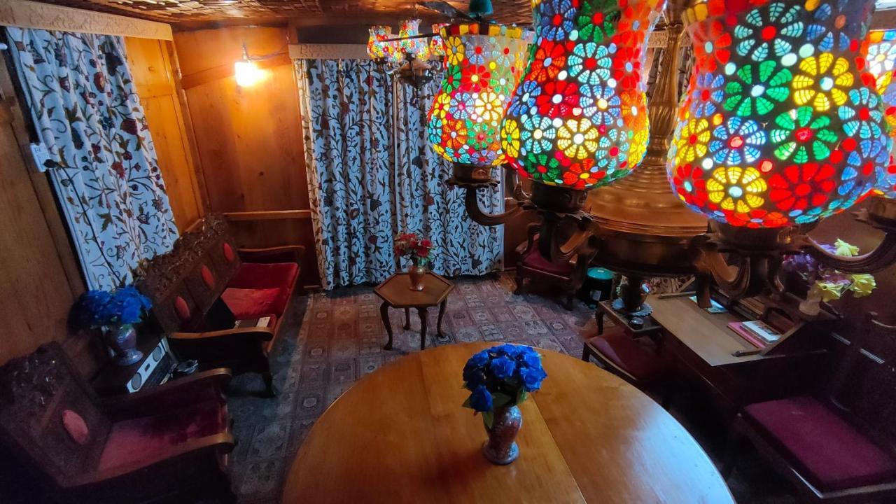 فندق Houseboat New Suzan Srīnagar المظهر الخارجي الصورة
