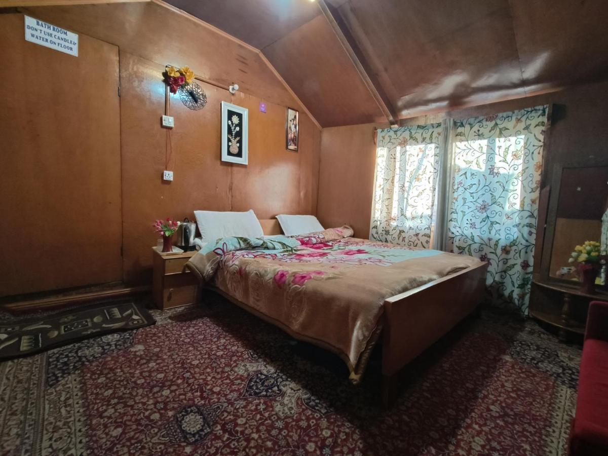 فندق Houseboat New Suzan Srīnagar المظهر الخارجي الصورة