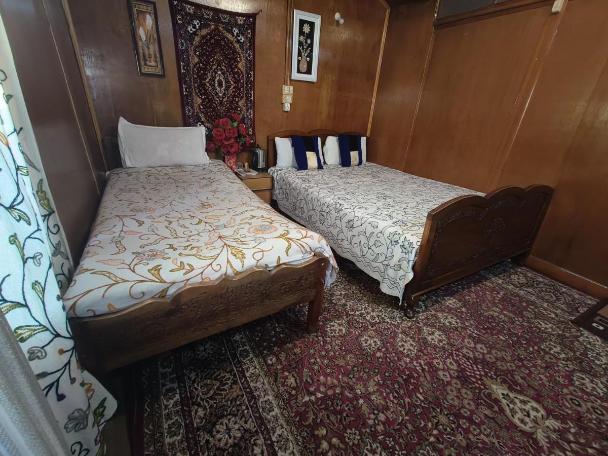فندق Houseboat New Suzan Srīnagar المظهر الخارجي الصورة