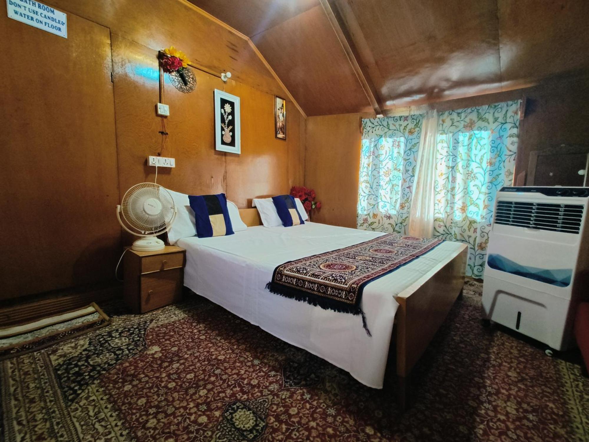 فندق Houseboat New Suzan Srīnagar المظهر الخارجي الصورة