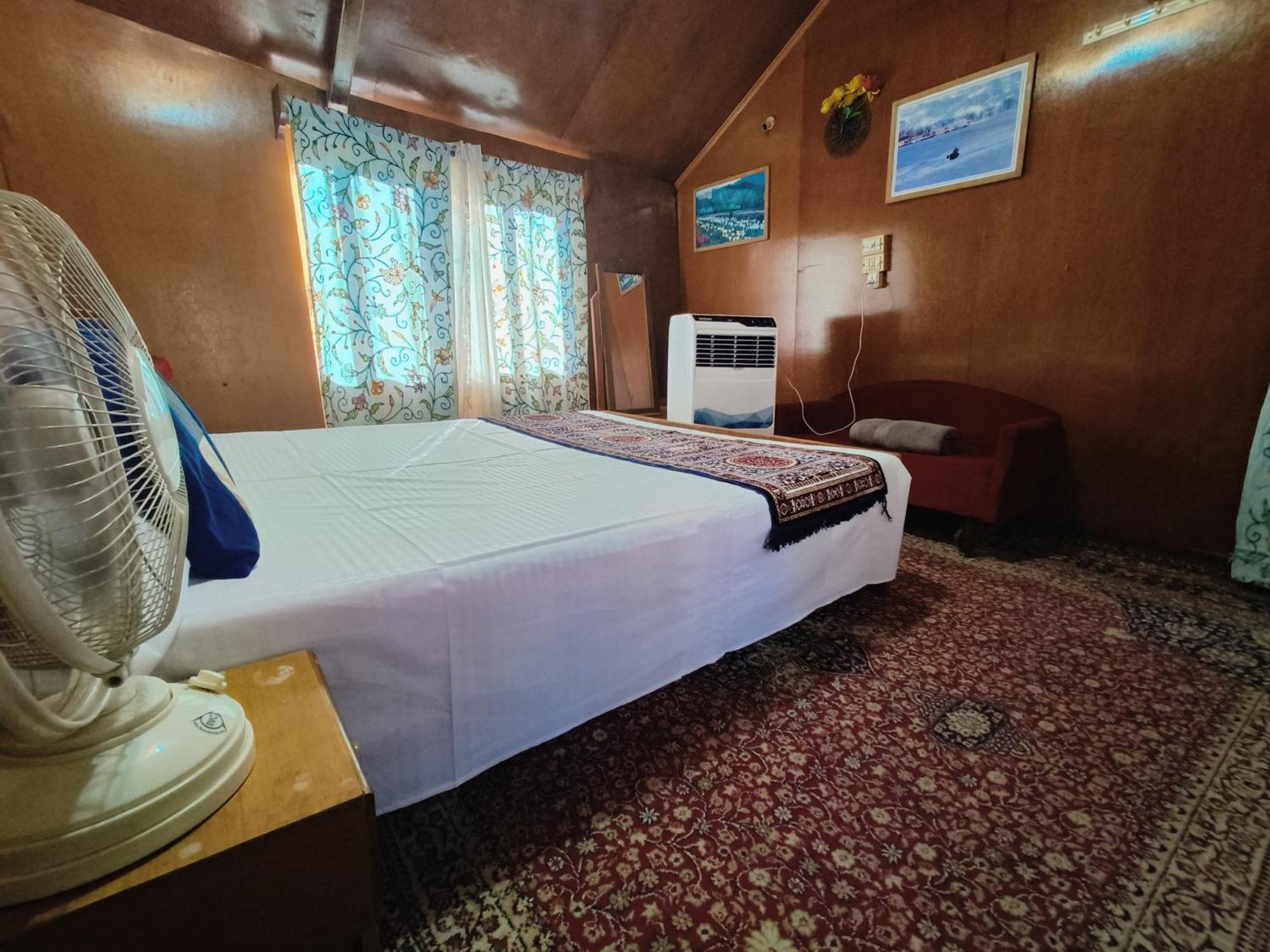 فندق Houseboat New Suzan Srīnagar المظهر الخارجي الصورة