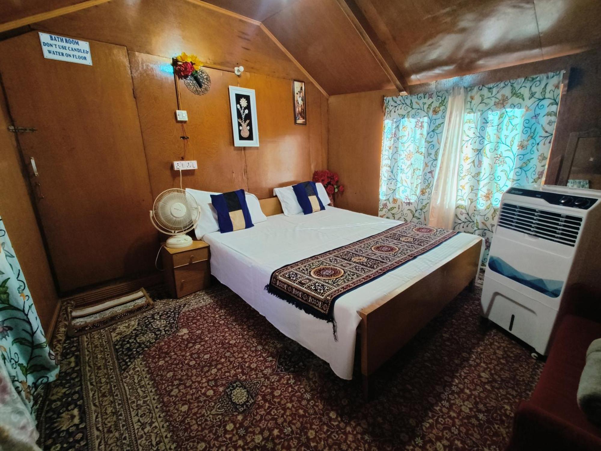 فندق Houseboat New Suzan Srīnagar المظهر الخارجي الصورة