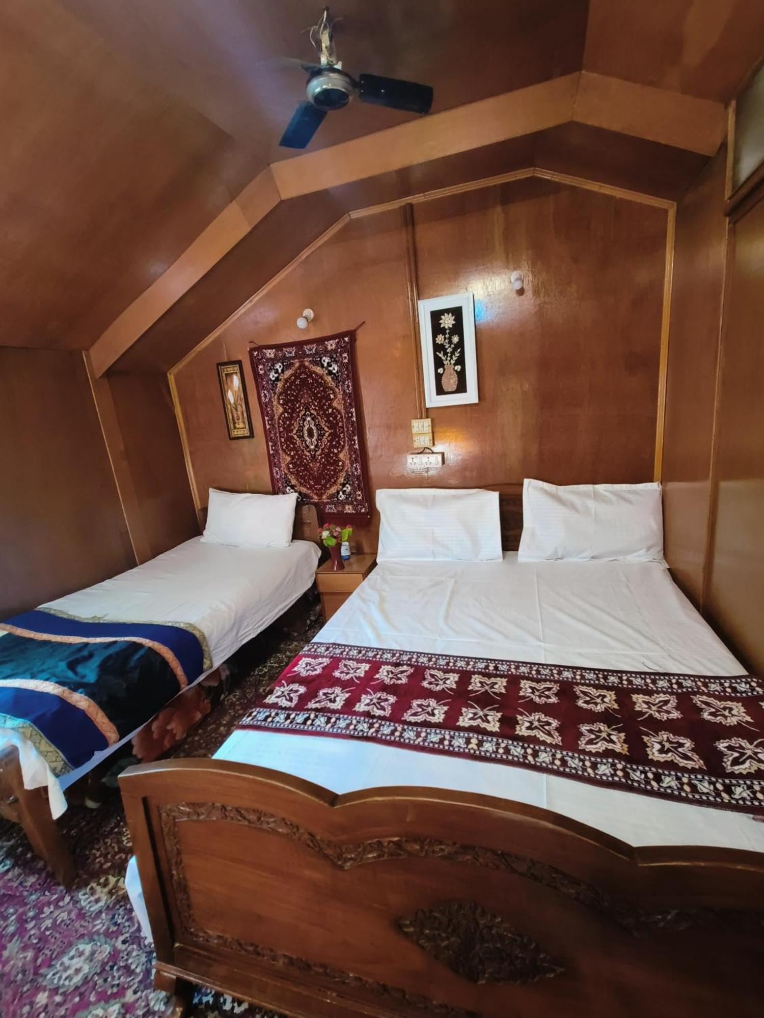 فندق Houseboat New Suzan Srīnagar المظهر الخارجي الصورة