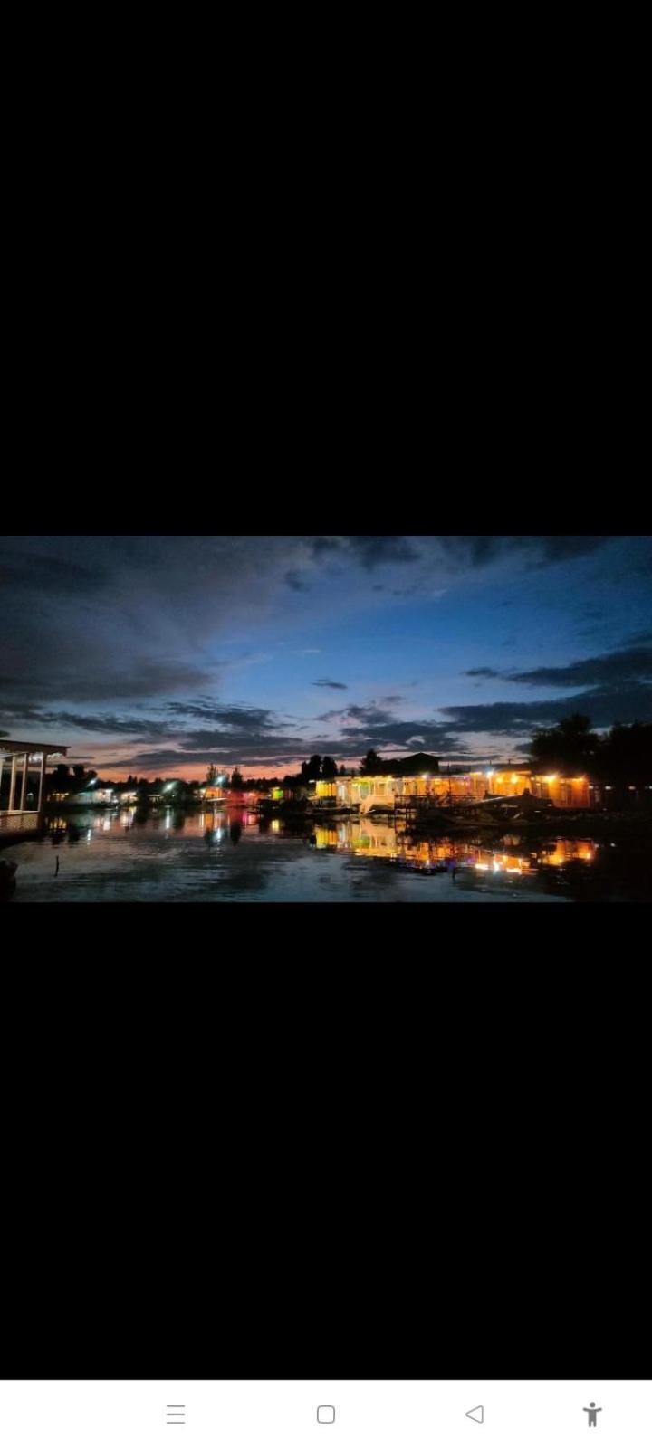 فندق Houseboat New Suzan Srīnagar المظهر الخارجي الصورة
