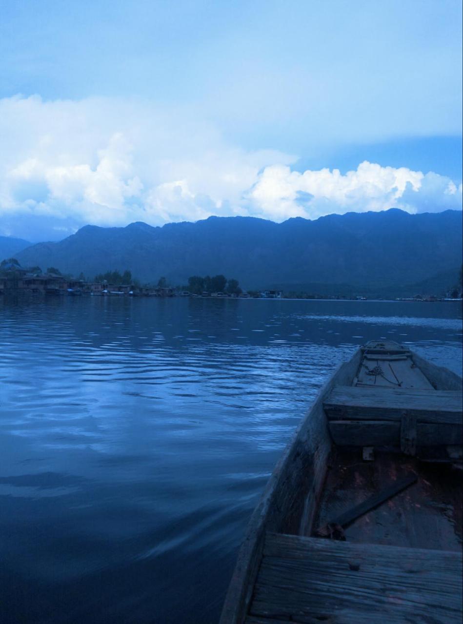 فندق Houseboat New Suzan Srīnagar المظهر الخارجي الصورة