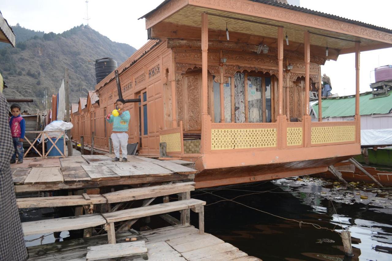 فندق Houseboat New Suzan Srīnagar المظهر الخارجي الصورة