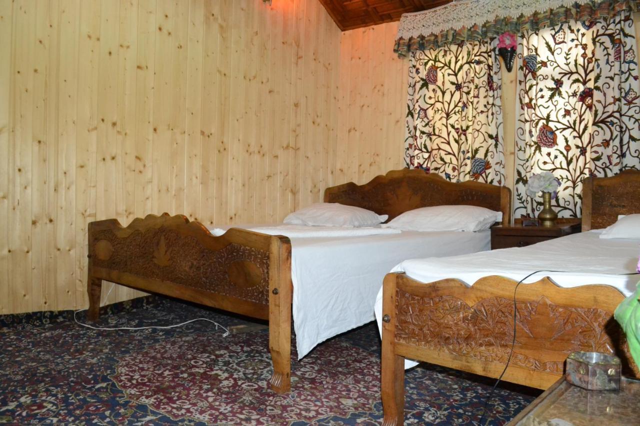 فندق Houseboat New Suzan Srīnagar المظهر الخارجي الصورة