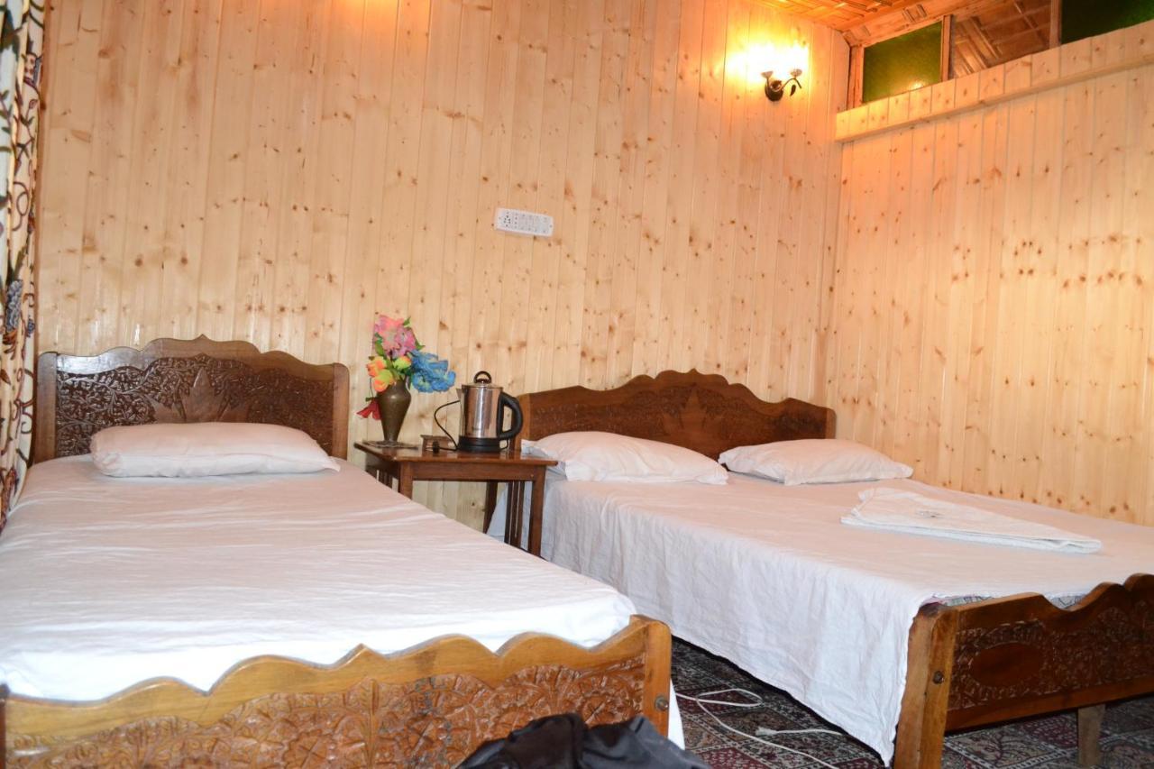 فندق Houseboat New Suzan Srīnagar المظهر الخارجي الصورة
