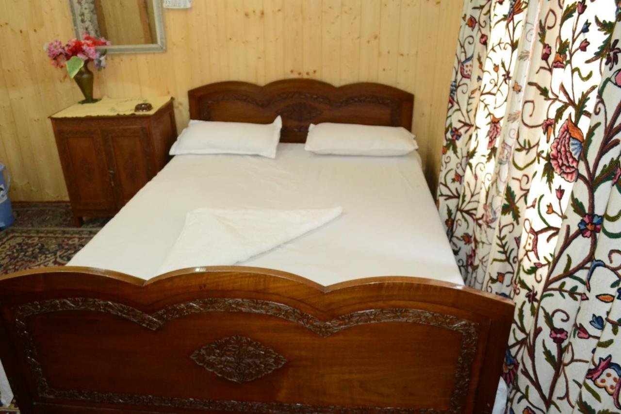 فندق Houseboat New Suzan Srīnagar المظهر الخارجي الصورة