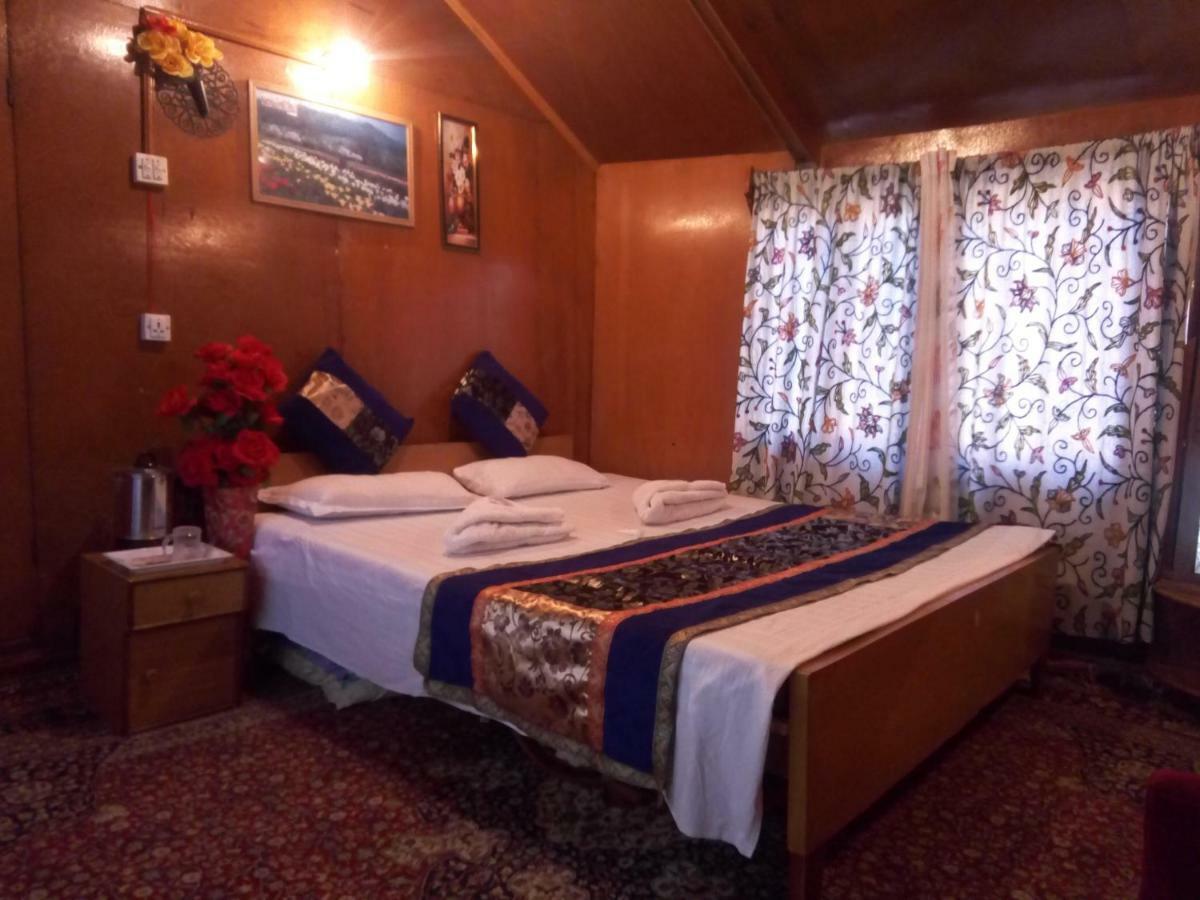 فندق Houseboat New Suzan Srīnagar المظهر الخارجي الصورة