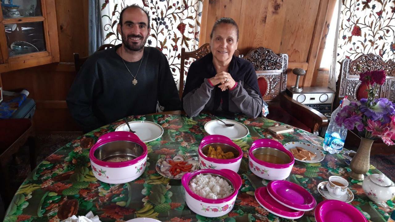 فندق Houseboat New Suzan Srīnagar المظهر الخارجي الصورة
